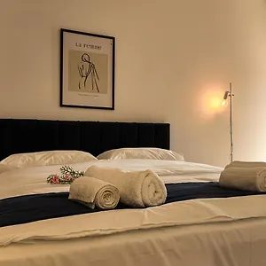 https://bluemoon-retreat.hotels-in-tirana.com